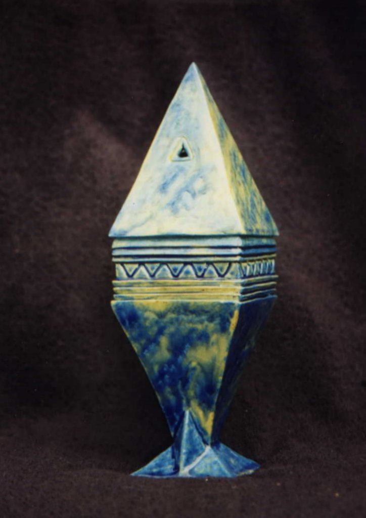 Pyramid pot